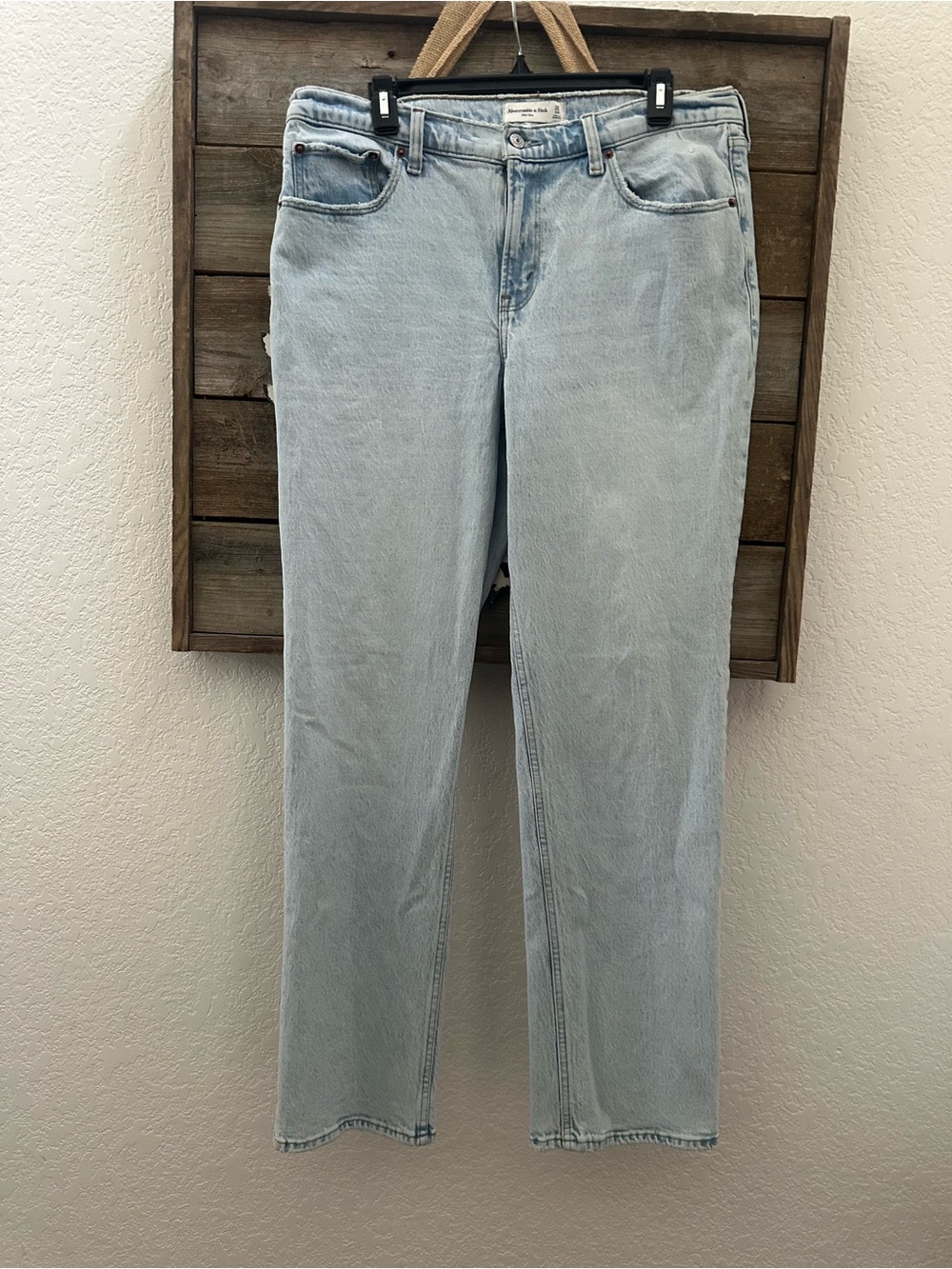 Abercrombie & Fitch Mid-Rise Straight Jeans in Light Blue 32/14 Long